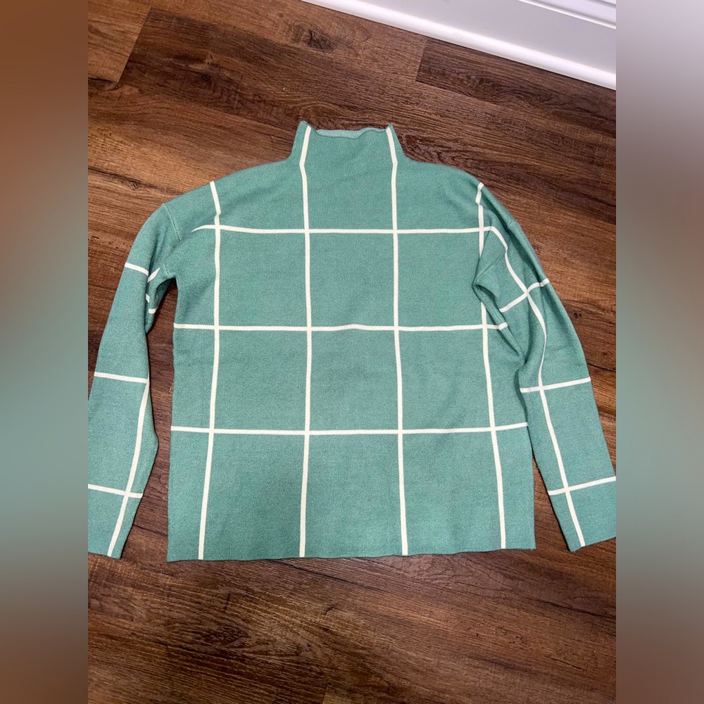 Cynthia Rowley Green and White Mock Neck Sweater